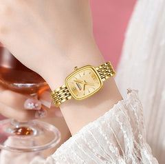 Golden Curren 9093 fashion quartz women’s watch with a sleek round dial and elegant design.