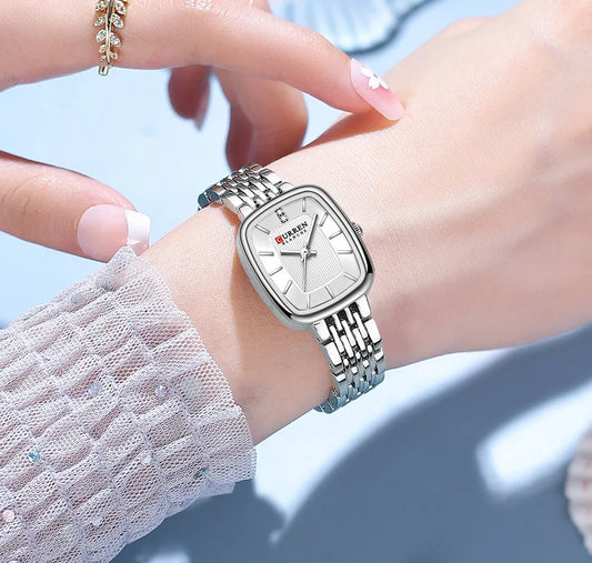 Silver and white Curren 9093 women’s fashion quartz watch with a sleek round dial and elegant design.