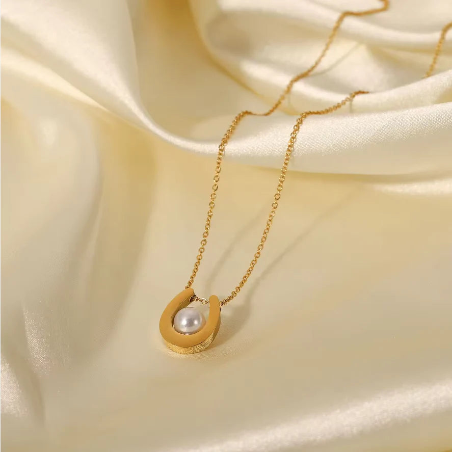 Gold plated stainless steel U-shaped pearl round pendant necklace featuring a sleek, elegant design with a polished finish.