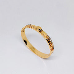 Elegant stainless steel women's bracelet by Tarjah Mart with sleek, polished links for a modern accessory look.