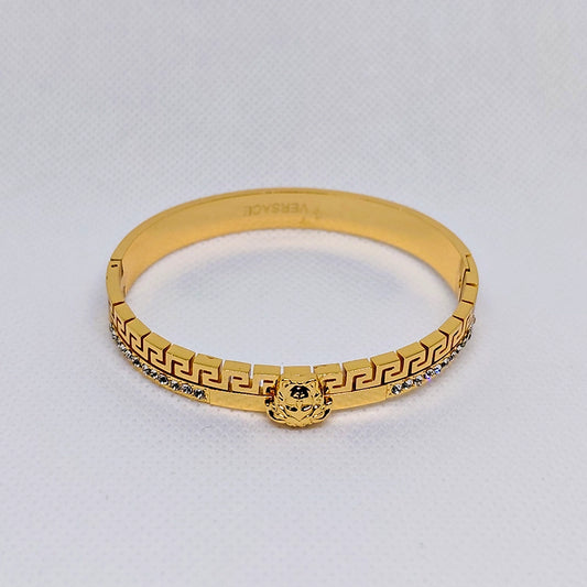 Elegant stainless steel bracelet for women by Tarjah Mart, featuring a sleek and modern design.