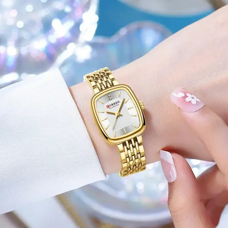 Curren 9093 gold and white fashion quartz women's watch with a round dial and elegant design.